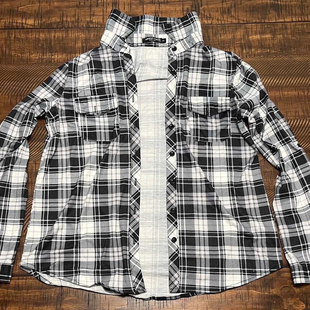 Women’s small black and white plaid flannel